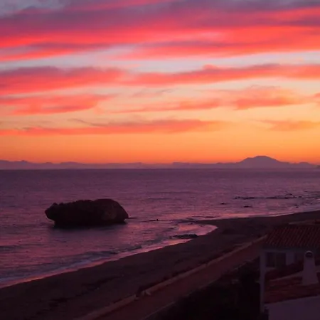 Seaside Vista Terrace: Panoramic Costa Del Sol Retreat Apartment *