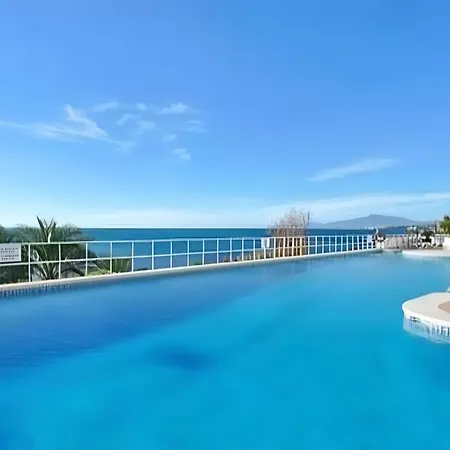 Seaside Vista Terrace: Panoramic Costa Del Sol Retreat Apartment *